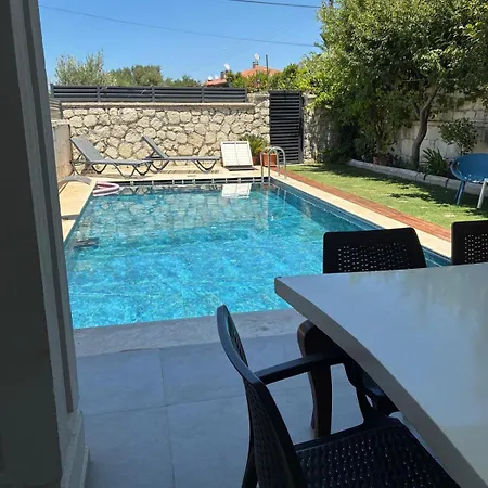 Alacati Pool And Garden Çeşme